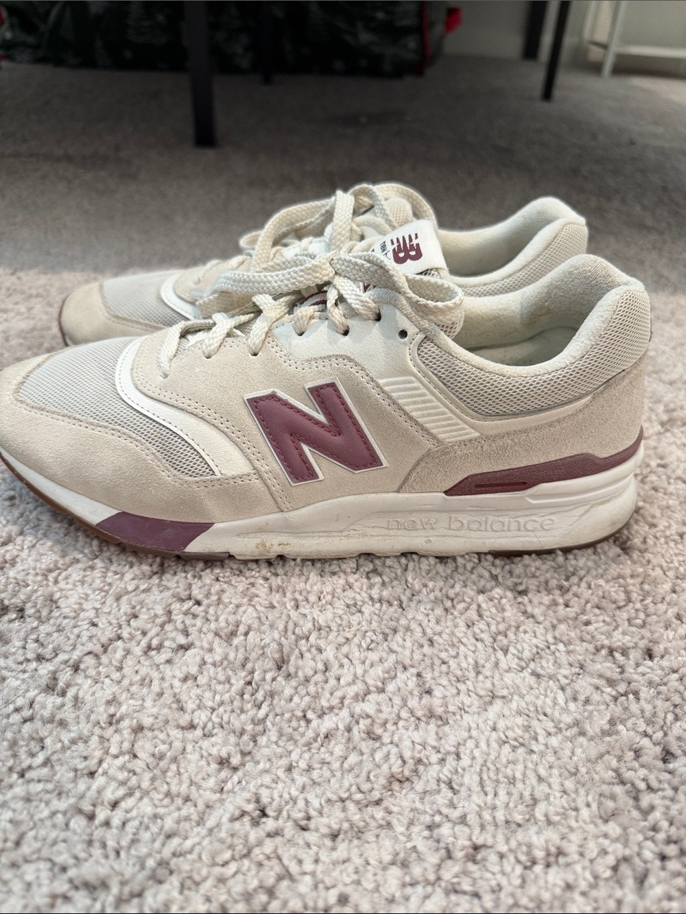 New Balance 997H beige/mauve sneakers